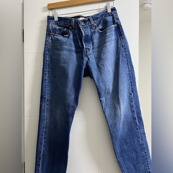 Levi’s Wedgie Jeans - Size 28. Wore >10 times, selling bc they no longer fit! - Picture 3 of 5